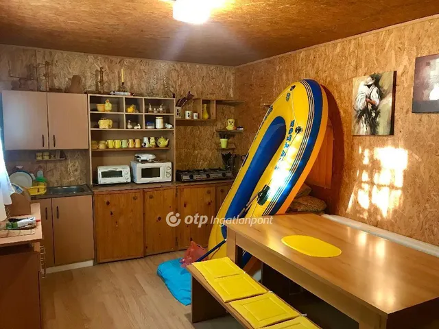 Eladó nyaraló Balatonkeresztúr 18 nm
