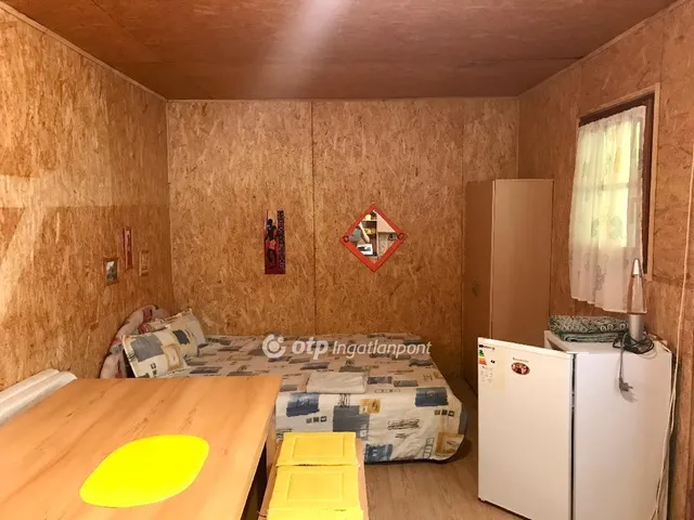 Eladó nyaraló Balatonkeresztúr 18 nm