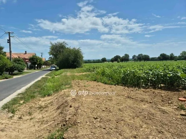 Eladó telek Balatonkeresztúr 920 nm