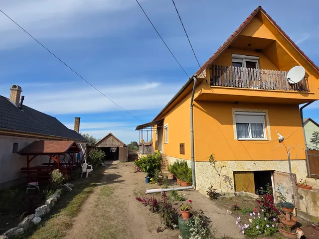 Eladó ház Vámospércs, Hajnal utca 53 110 nm