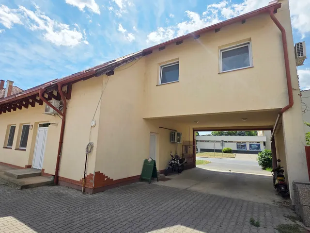 Eladó ház Hajdúnánás, Szőlőoldal, Ady Endre körút 281 nm