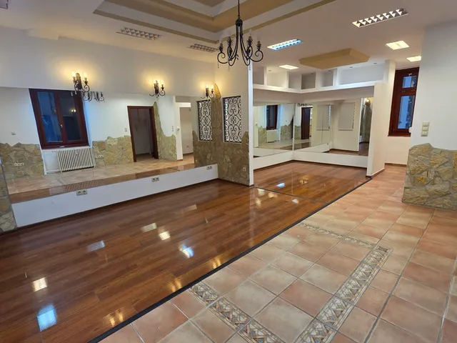 Kiadó kereskedelmi és ipari ingatlan Debrecen, Belváros, batthyány utca 70 nm