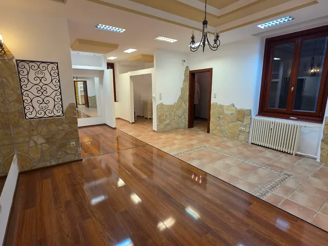 Kiadó kereskedelmi és ipari ingatlan Debrecen, Belváros, batthyány utca 70 nm