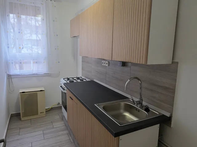 Kiadó lakás Debrecen, Sestakert, Gyöngyösi utca 8 43 nm