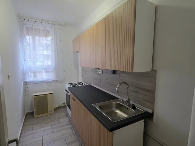 Kiadó lakás Debrecen, Sestakert, Gyöngyösi utca 8 43 nm