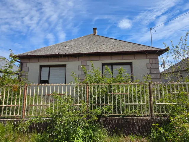 Eladó ház Téglás 104 nm