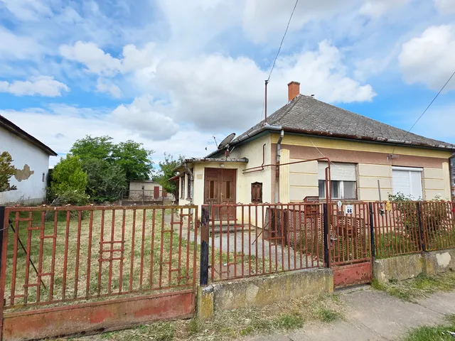 Eladó ház Sáp, Fő utca 72 nm