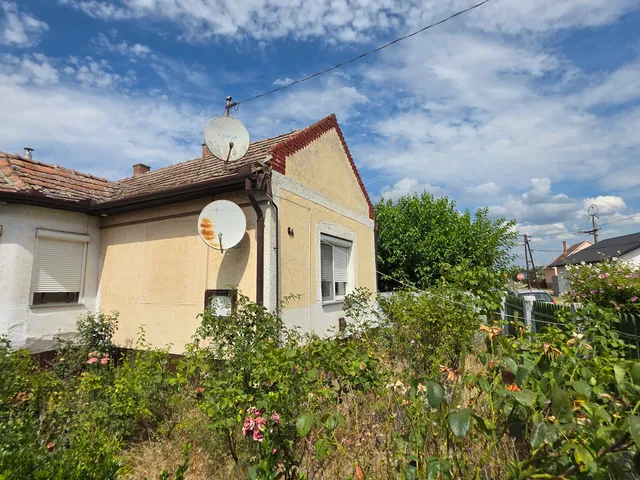 Eladó telek Mikepércs 1004 nm