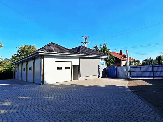 Eladó kereskedelmi és ipari ingatlan Hajdúszoboszló, Dobó István utca 220 nm