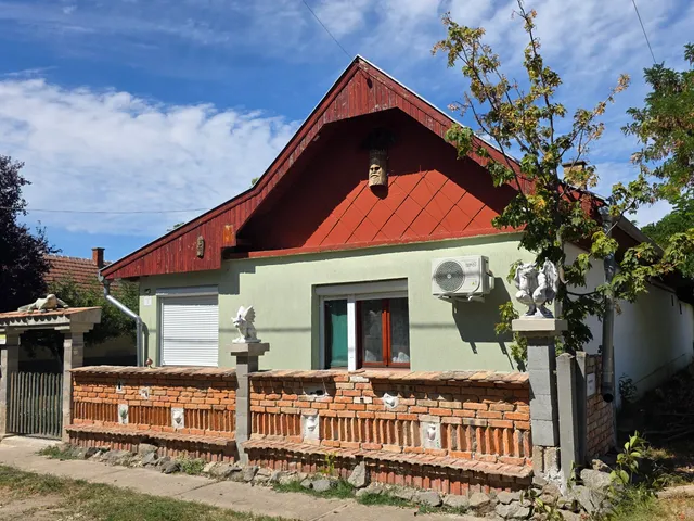 Eladó ház Zsáka, Bocskai István utca 5 102 nm