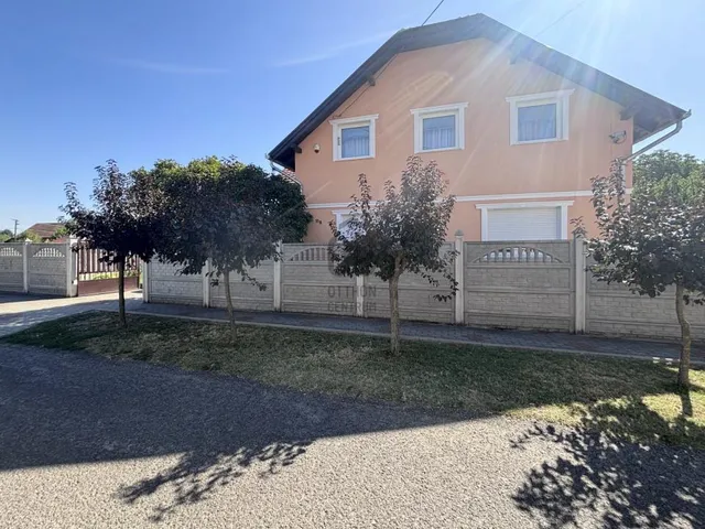 Eladó ház Ceglédbercel 220 nm