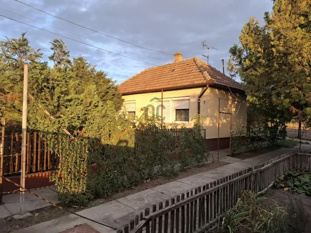 Eladó ház Törtel 67 nm