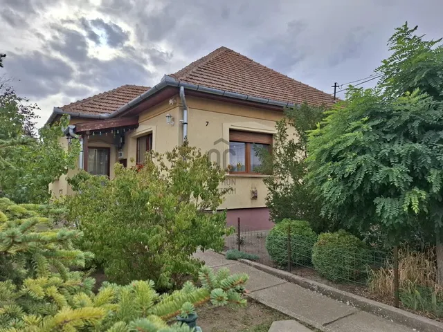 Eladó ház Tápiószentmárton 77 nm