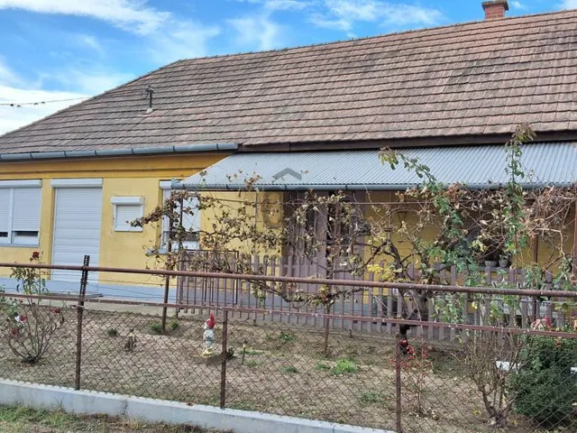 Eladó ház Tápiószentmárton 83 nm