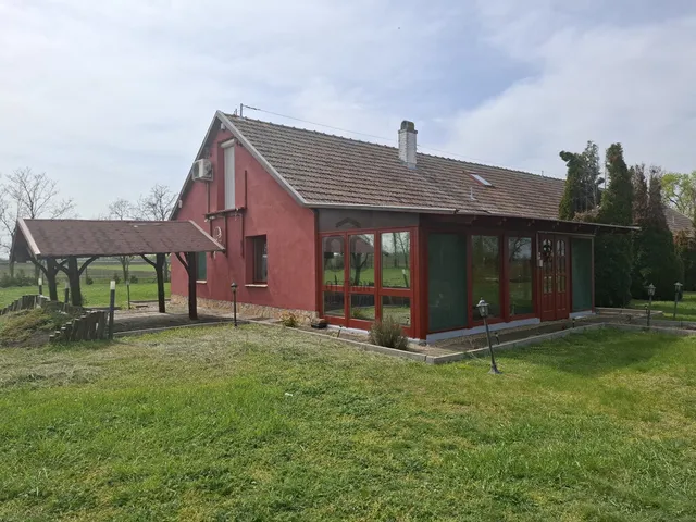 Eladó ház Szarvas 325 nm