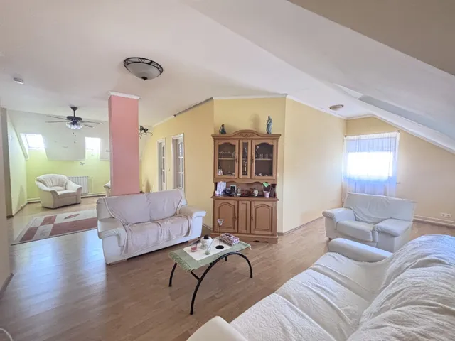 Eladó ház Ceglédbercel 220 nm