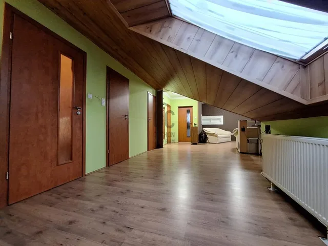 Eladó ház Üllő 280 nm