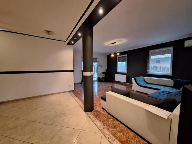 Eladó ház Üllő 280 nm