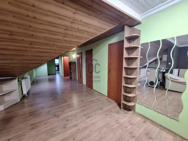 Eladó ház Üllő 280 nm