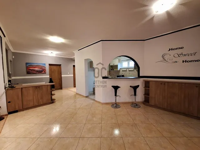 Eladó ház Üllő 280 nm