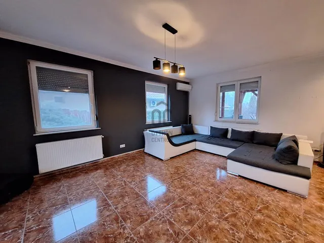 Eladó ház Üllő 282 nm