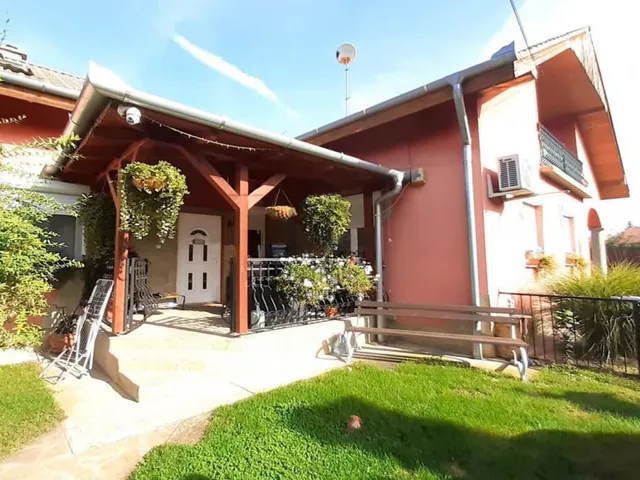 Eladó ház Üllő 282 nm