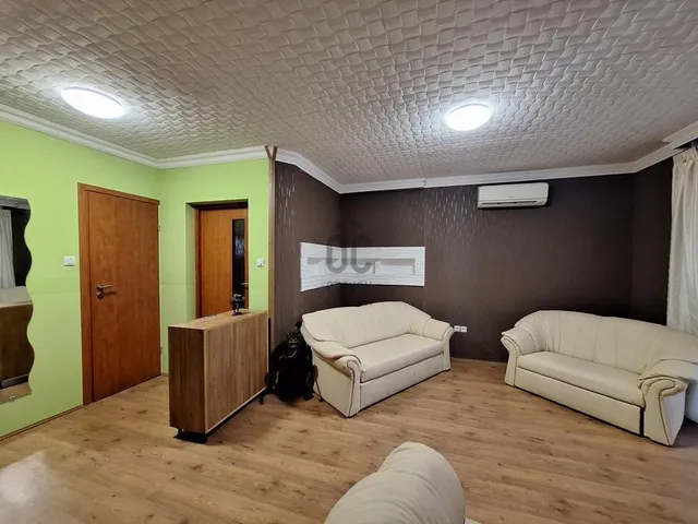 Eladó ház Üllő 282 nm