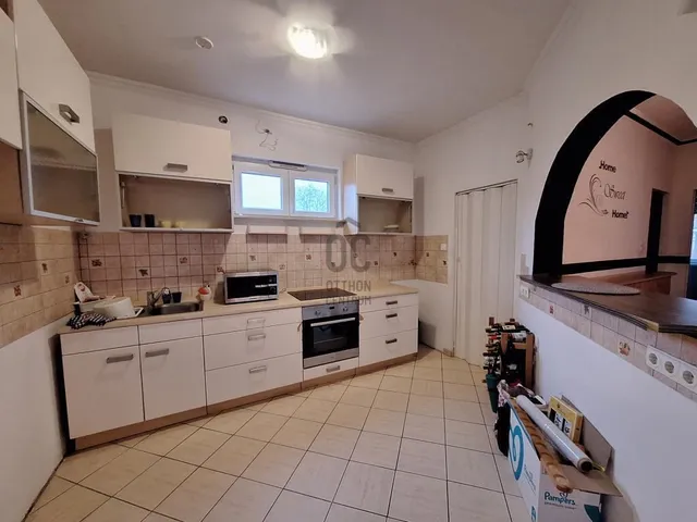 Eladó ház Üllő 282 nm