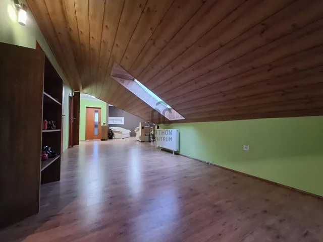 Eladó ház Üllő 282 nm