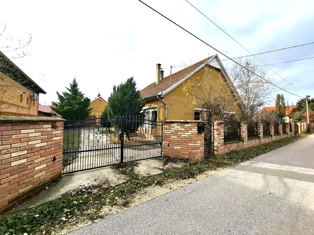 Eladó ház Dánszentmiklós 101 nm