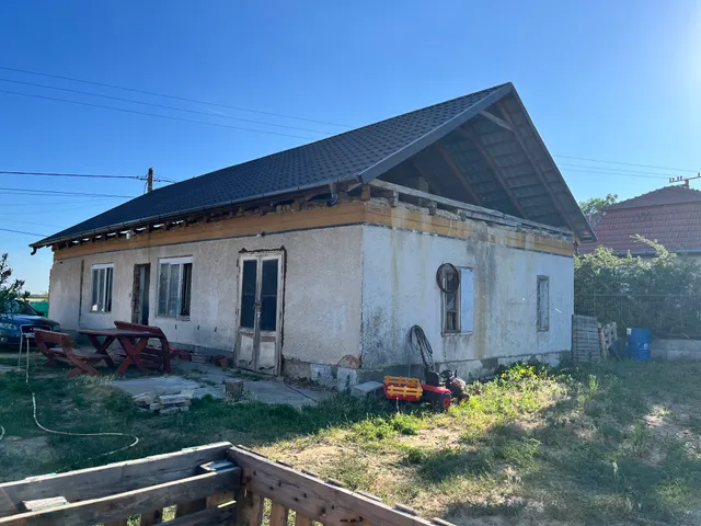 Eladó ház Dánszentmiklós 80 nm