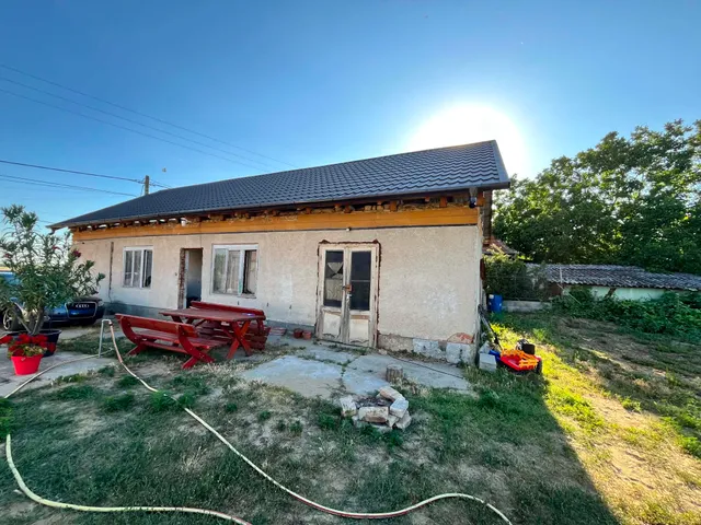 Eladó ház Dánszentmiklós 80 nm