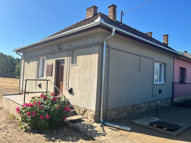 Eladó ház Dánszentmiklós 70 nm