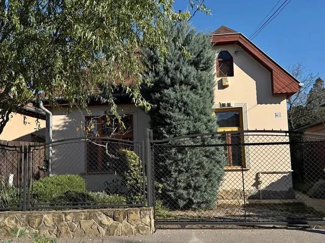 Kiadó ház Budapest XVI. kerület 100 nm