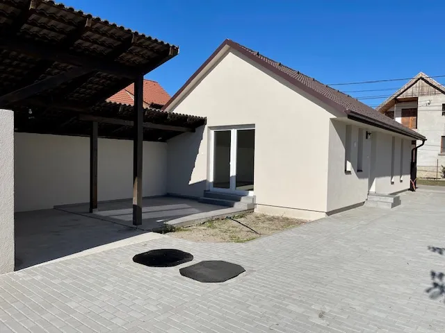 Kiadó ház Sződ 80 nm