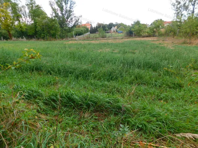 Eladó telek Látrány 675 nm