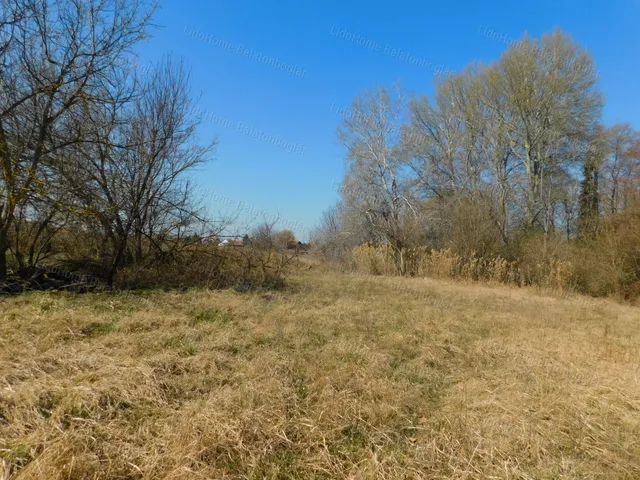 Eladó telek Balatonlelle 3698 nm