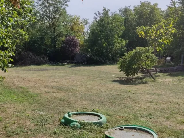 Eladó telek Balatonszemes 762 nm