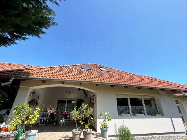 Eladó ház Balatonboglár 310 nm