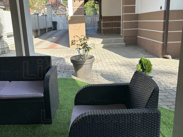 Eladó ház Balatonlelle 300 nm