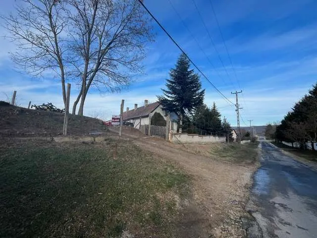 Eladó telek Gyugy 2160 nm