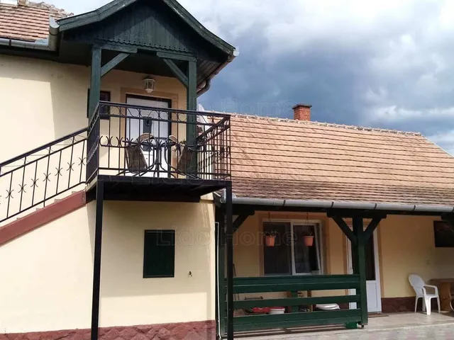 Eladó ház Balatonlelle 220 nm