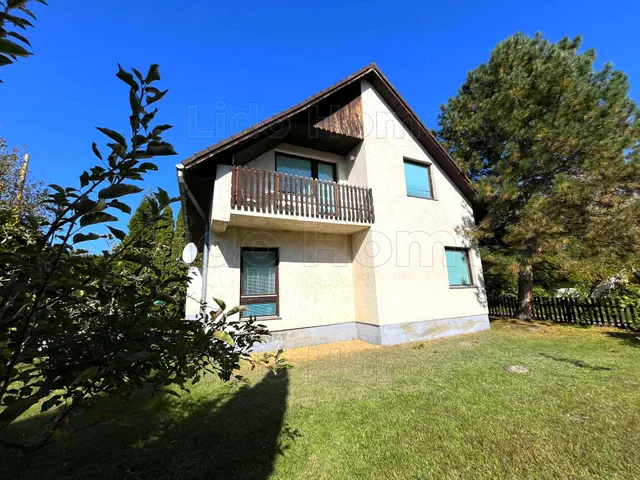 Eladó ház Balatonfenyves 210 nm