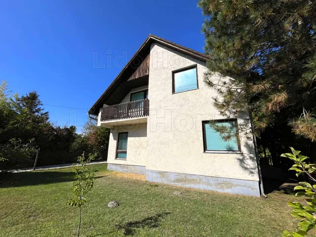 Eladó ház Balatonfenyves 210 nm