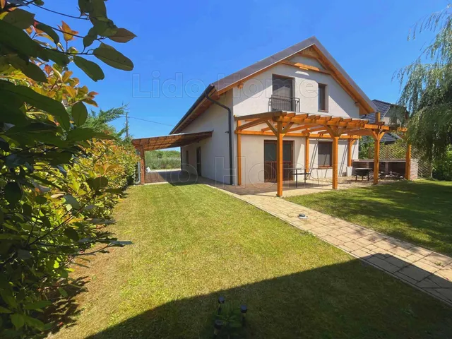 Eladó ház Balatonmáriafürdő 220 nm