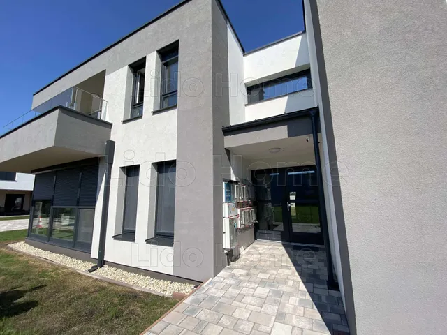 Kiadó lakás Balatonfenyves 81 nm