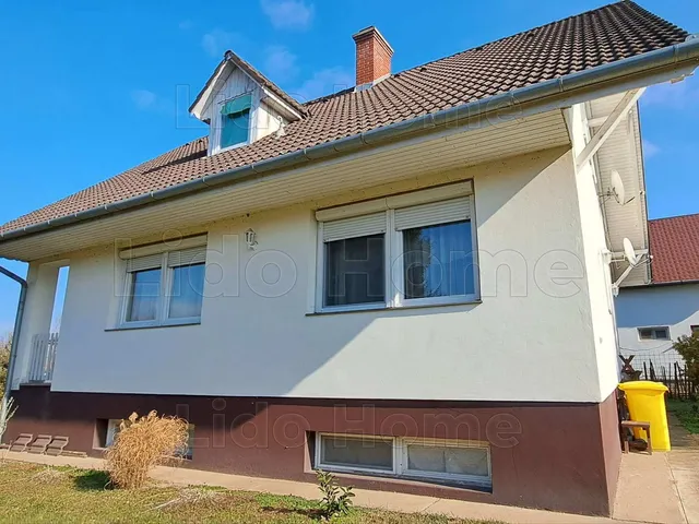 Eladó ház Balatonszemes 270 nm