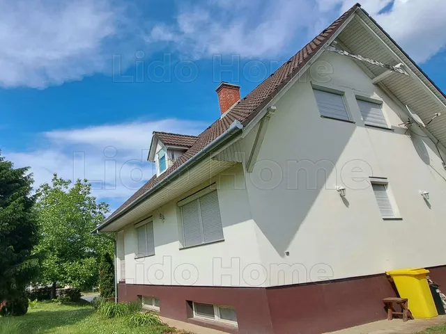 Eladó ház Balatonszemes 270 nm
