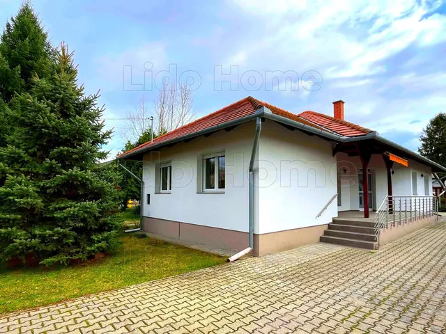 Eladó ház Balatonfenyves 100 nm