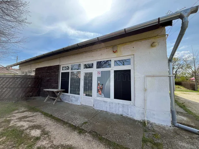 Eladó kereskedelmi és ipari ingatlan Balatonőszöd 166 nm